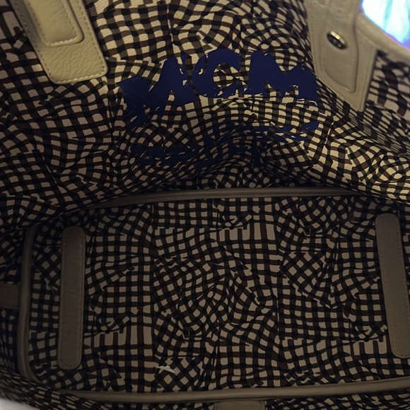 MCM Reversible Medium Liz Shopper in Visetos - Picture 4 of 13